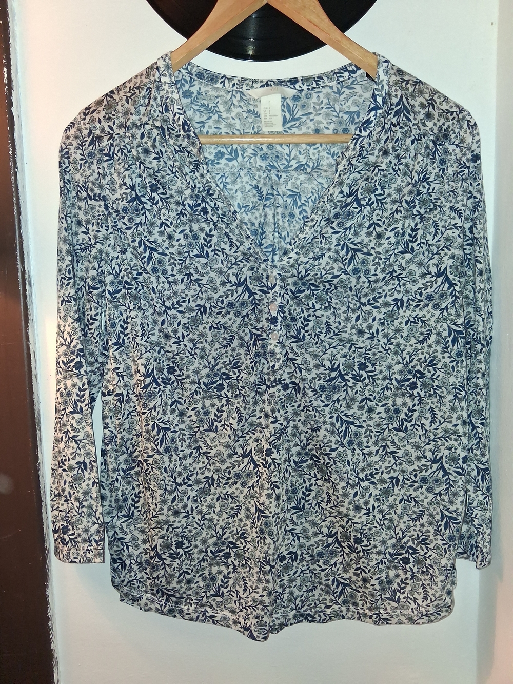 H&M Blue and White Floral V-Neck Button Blouse